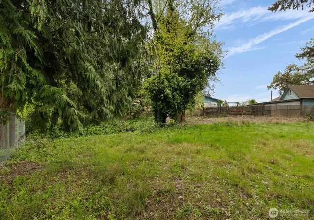 Photo 1 of Land for sale at 226 S Oyster Bay Ave, Bremerton, WA 98312 | MLS# NWM2513438 | Listing updated on 2026-09-21