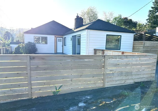 Photo 1 of Single family home for sale at 1406 Shattuck Ave S, Renton, WA 98055 | MLS# NWM2513453 | Listing updated on 2026-09-21