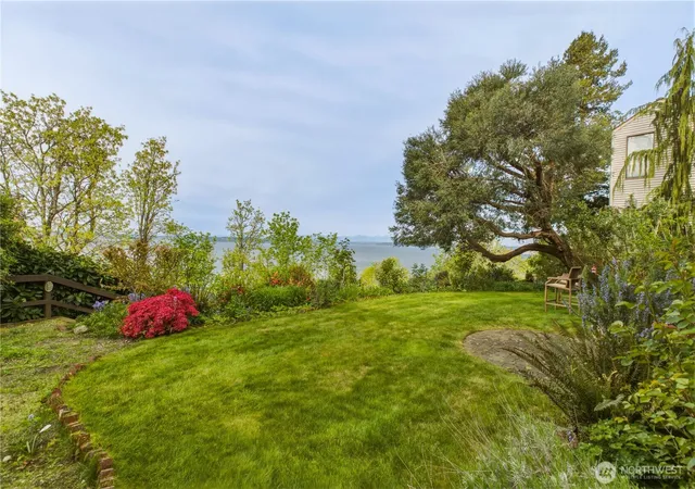 Photo 4 of Sale Pending at 7229 Ledroit Ct SW, Seattle, WA 98136 | MLS# NWM2513626 | Listing updated on 2026-09-25