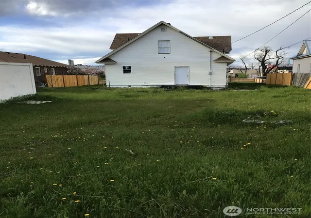 Photo 3 of Single family home for sale at 2508 E 1st Avenue, Spokane, WA 99202 | MLS# NWM2513670 | Listing updated on 2026-10-06