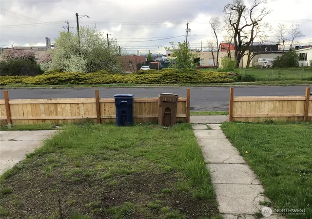 Photo 3 of Single family home for sale at 2508 E 1st Avenue, Spokane, WA 99202 | MLS# NWM2513670 | Listing updated on 2026-10-06
