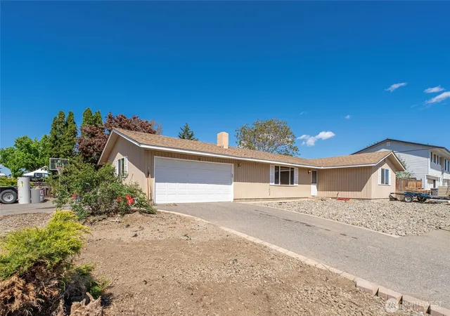 Photo 1 of Single family home for sale at 1121 Jean St Se, East Wenatchee, WA 98802 | MLS# NWM2513672 | Listing updated on 2026-09-21