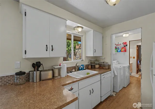 Photo 3 of Single family home for sale at 1121 Jean St SE, East Wenatchee, WA 98802 | MLS# NWM2513672 | Listing updated on 2026-09-21