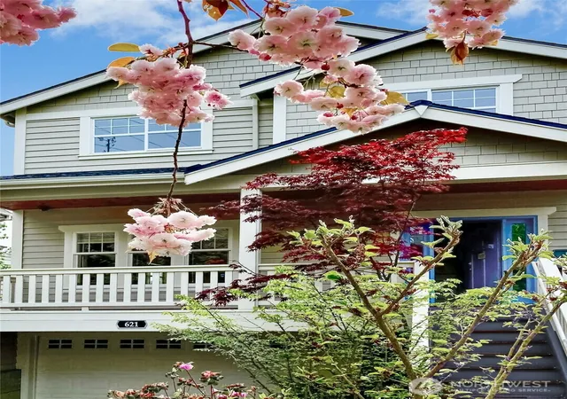 Photo 2 of Single family home for sale at 621 Ne 77th Street, Seattle, WA 98115 | MLS# NWM2513723 | Listing updated on 2026-09-22