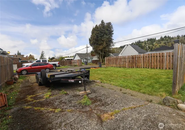 Photo 3 of Single family home for sale at 2835 Pacific Ave, Hoquiam, WA 98550 | MLS# NWM2513733 | Listing updated on 2026-09-21