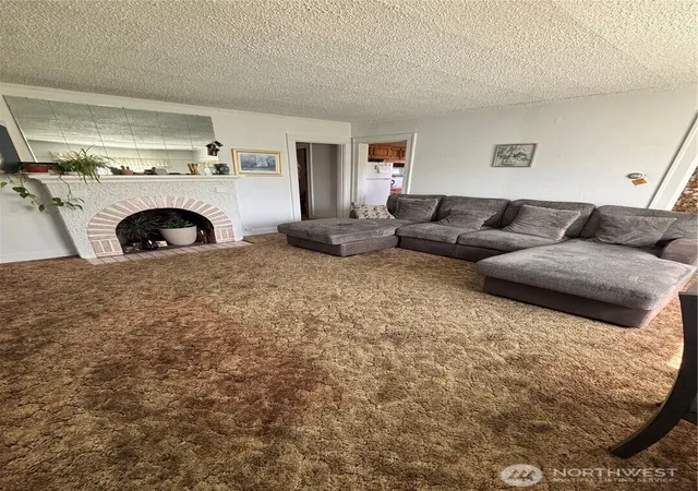 Photo 4 of Single family home for sale at 2835 Pacific Ave, Hoquiam, WA 98550 | MLS# NWM2513733 | Listing updated on 2026-09-21