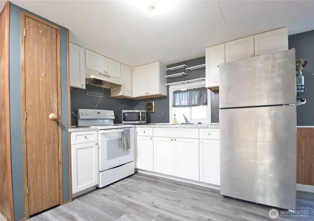 Photo 3 of Manufactured home for sale at 9900 Blomberg St SW #9, Olympia, WA 98512 | MLS# NWM2513752 | Listing updated on 2026-09-29
