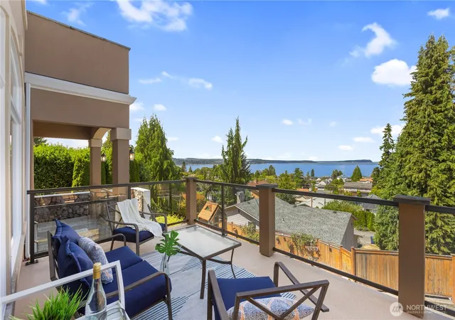 Photo 4 of Single family home for sale at 645 Cornelia Ave, Mukilteo, WA 98275 | MLS# NWM2513786 | Listing updated on 2026-09-22