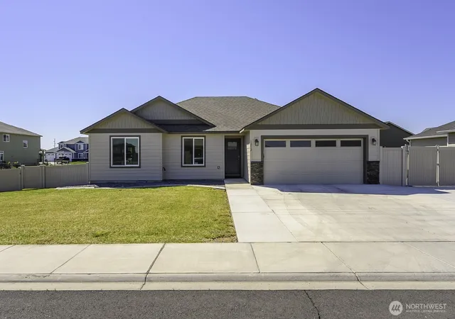 Photo 1 of Sale Pending at 1012 8th Avenue Ne, Ephrata, WA 98823 | MLS# NWM2513819 | Listing updated on 2026-09-30
