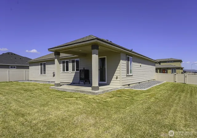 Photo 4 of Sale Pending at 1012 8th Avenue NE, Ephrata, WA 98823 | MLS# NWM2513819 | Listing updated on 2026-09-30