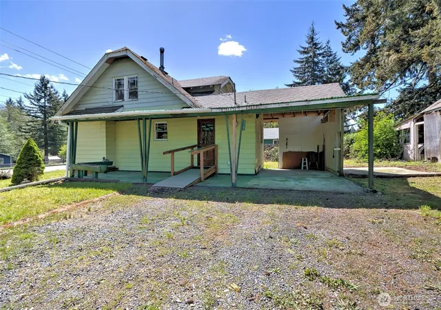 Photo 2 of Single family home for sale at 2005 Lake Blvd, Shelton, WA 98584 | MLS# NWM2513821 | Listing updated on 2026-09-29