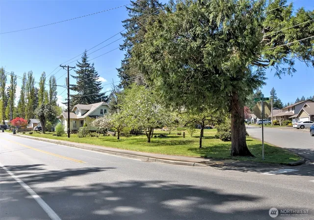 Photo 4 of Single family home for sale at 2005 Lake Blvd, Shelton, WA 98584 | MLS# NWM2513821 | Listing updated on 2026-09-29