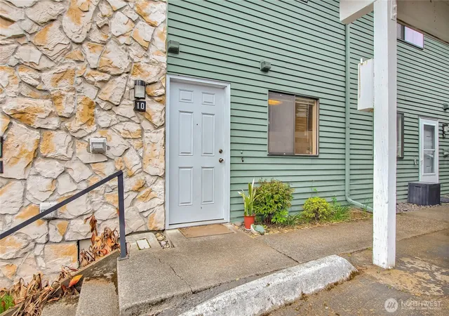 Photo 4 of Sale Pending at 1040 S 320th Street #10D, Federal Way, WA 98003 | MLS# NWM2513886 | Listing updated on 2026-09-25
