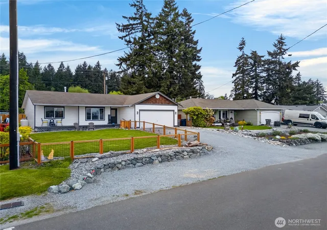 Photo 4 of Single family home for sale at 1584 Country Clb Dr, Camano Island, WA 98282 | MLS# NWM2513892 | Listing updated on 2026-09-30
