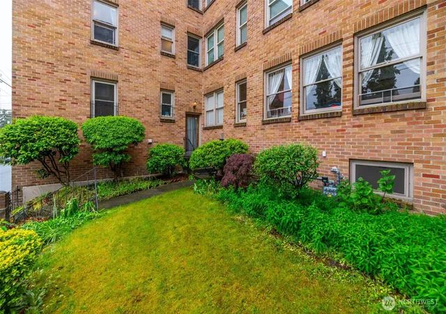 Photo 3 of Condo for sale at 1427 3rd Avenue W #8, Seattle, WA 98119 | MLS# NWM2513895 | Listing updated on 2026-09-21