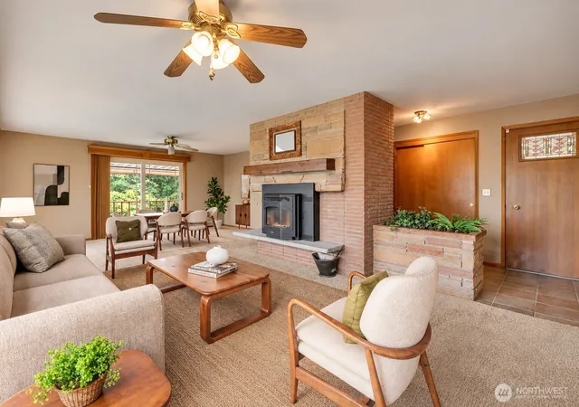 Photo 2 of Single family home for sale at 1243 25th Street Se, Puyallup, WA 98372 | MLS# NWM2513933 | Listing updated on 2026-10-02
