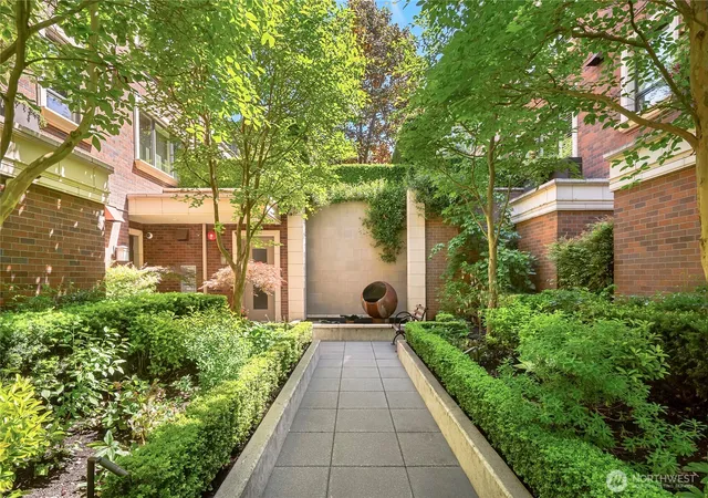 Photo 2 of Sale Pending at 1188 Harvard Ave E #4, Seattle, WA 98102 | MLS# NWM2513949 | Listing updated on 2026-09-26