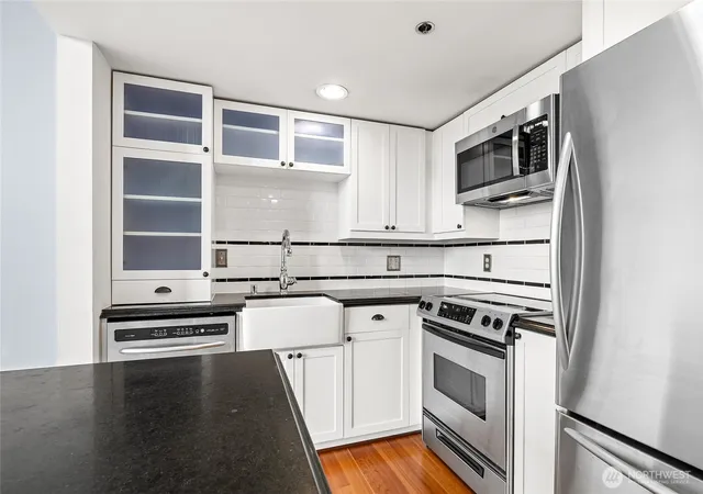 Photo 3 of Condo for sale at 201 Galer St #414, Seattle, WA 98109 | MLS# NWM2514012 | Listing updated on 2026-09-21