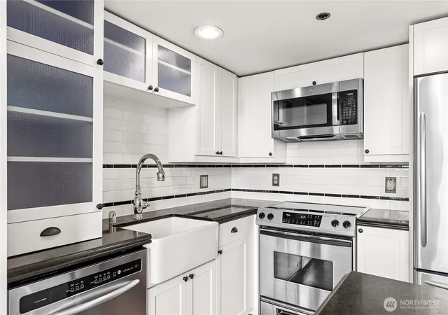 Photo 4 of Condo for sale at 201 Galer St #414, Seattle, WA 98109 | MLS# NWM2514012 | Listing updated on 2026-09-21