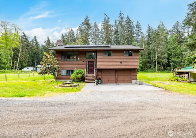 Photo 4 of Sale Pending at 740 Nature Ln, Coupeville, WA 98239 | MLS# NWM2514028 | Listing updated on 2026-09-22