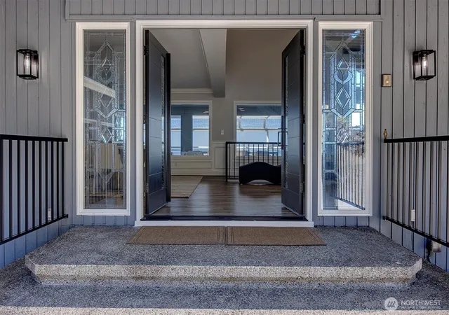 Photo 3 of Sale Pending at 8001 Talbot Rd, Edmonds, WA 98026 | MLS# NWM2514076 | Listing updated on 2026-09-27