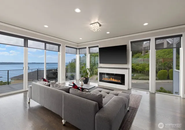 Photo 3 of Single family home for sale at 1422 Browns Point Blvd, Tacoma, WA 98422 | MLS# NWM2514088 | Listing updated on 2026-09-28