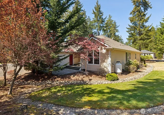 Photo 3 of Single family home for sale at 51 E Vine Maple Ln, Union, WA 98592 | MLS# NWM2514110 | Listing updated on 2026-09-25