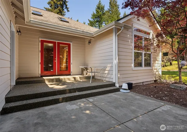 Photo 4 of Single family home for sale at 51 E Vine Maple Ln, Union, WA 98592 | MLS# NWM2514110 | Listing updated on 2026-09-25