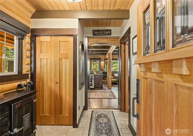 Photo 2 of Single family home for sale at 20 Skull Springs Rd, Cle Elum, WA 98922 | MLS# NWM2514114 | Listing updated on 2026-09-21