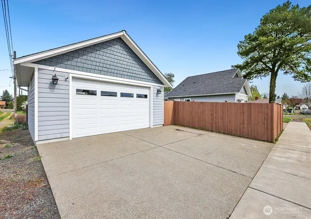 Photo 3 of Single family home for sale at 903 Atherton St, Centralia, WA 98531 | MLS# NWM2514175 | Listing updated on 2026-09-21