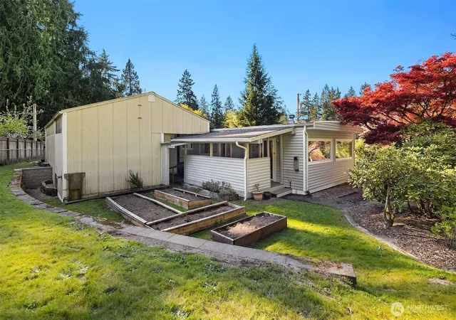 Photo 3 of Manufactured home for sale at 6037 NE Blakely Ave, Bainbridge Island, WA 98110 | MLS# NWM2514186 | Listing updated on 2026-08-31