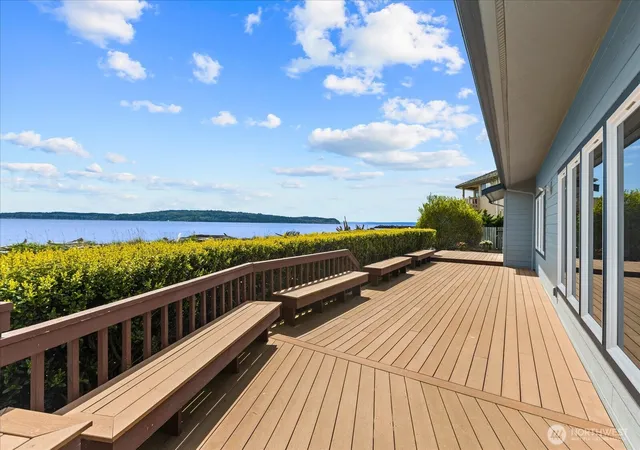 Photo 1 of Single family home for sale at 1808 E Lola Beach Ln, Oak Harbor, WA 98277 | MLS# NWM2514287 | Listing updated on 2026-09-21