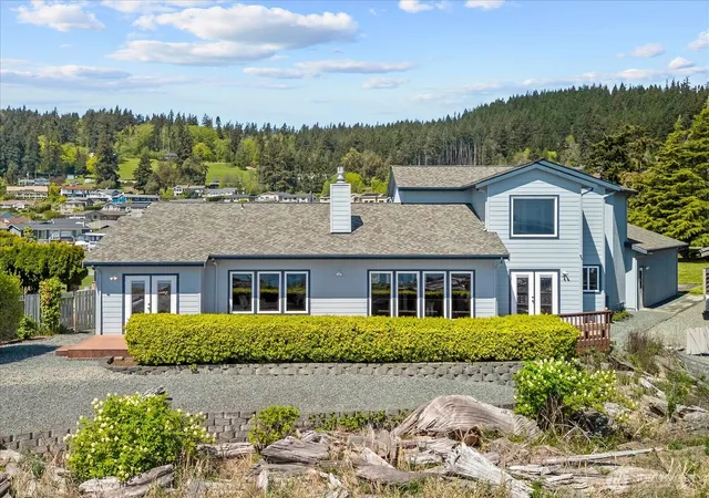 Photo 3 of Single family home for sale at 1808 E Lola Beach Ln, Oak Harbor, WA 98277 | MLS# NWM2514287 | Listing updated on 2026-09-21