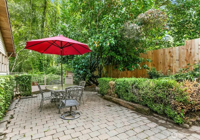 Photo 3 of Single family home for sale at 18901 61 Avenue Ne, Kenmore, WA 98028 | MLS# NWM2514337 | Listing updated on 2026-09-26