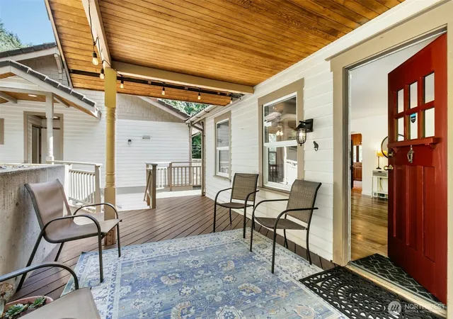 Photo 3 of Single family home for sale at 18901 61 Avenue NE, Kenmore, WA 98028 | MLS# NWM2514337 | Listing updated on 2026-09-26