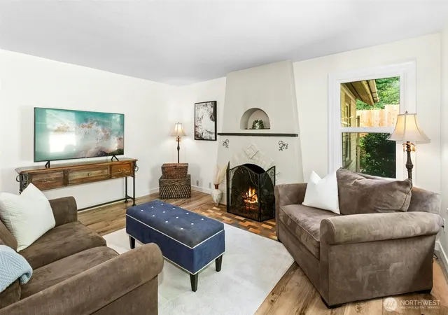 Photo 4 of Single family home for sale at 18901 61 Avenue NE, Kenmore, WA 98028 | MLS# NWM2514337 | Listing updated on 2026-09-26