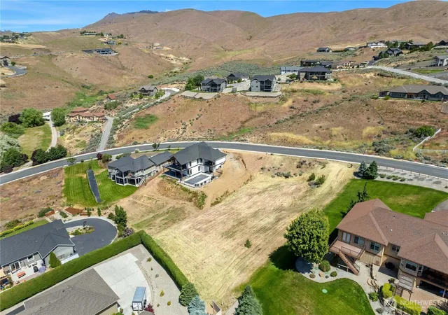 Photo 4 of Land for sale at 443 W Rolling Hills Ln, Wenatchee, WA 98801 | MLS# NWM2514340 | Listing updated on 2026-09-21