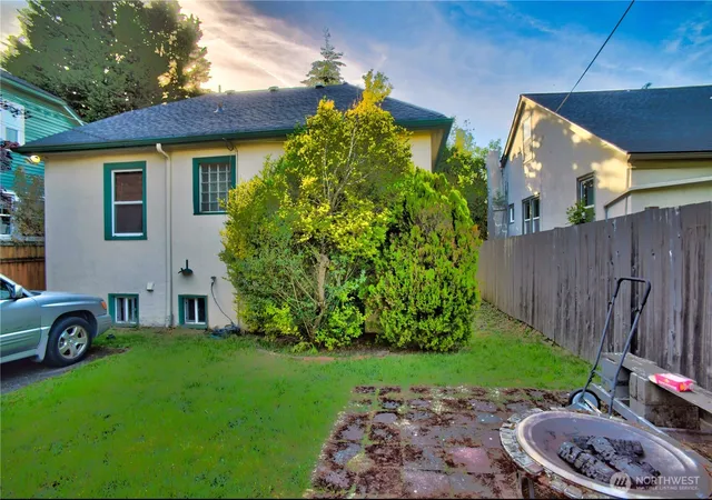 Photo 4 of Single family home for sale at 7818 NE Lake City Way, Seattle, WA 98115 | MLS# NWM2514400 | Listing updated on 2026-10-10