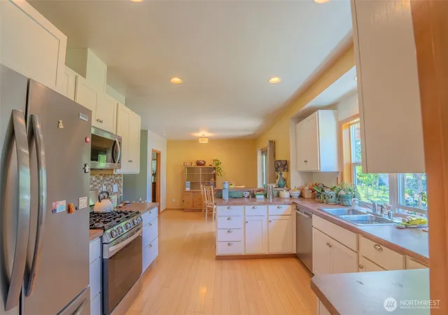 Photo 4 of Manufactured home for sale at 5178 Orcas Rd, Eastsound, WA 98245 | MLS# NWM2514408 | Listing updated on 2026-09-21