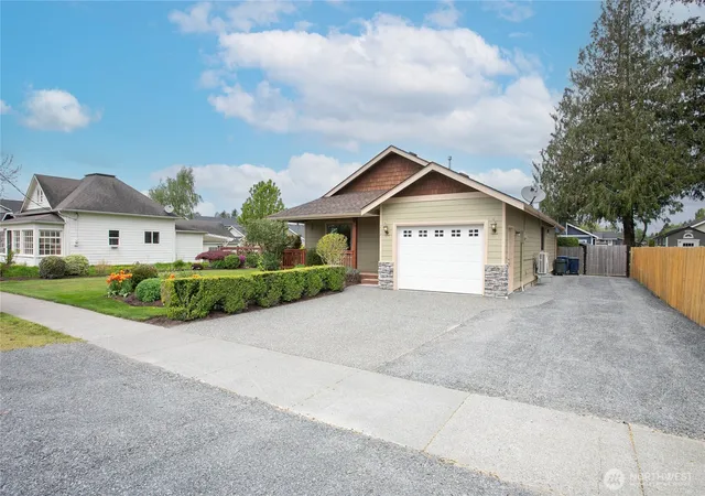 Photo 2 of Sale Pending at 232 Front St, Sumas, WA 98295 | MLS# NWM2514439 | Listing updated on 2026-09-25
