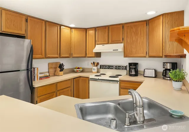 Photo 4 of Condo for sale at 118 SW 116th Street #D32, Seattle, WA 98146 | MLS# NWM2514571 | Listing updated on 2026-09-21