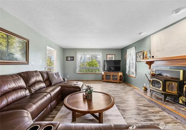 Photo 3 of Single family home for sale at 103 W Little Is Rd, Cathlamet, WA 98612 | MLS# NWM2514623 | Listing updated on 2026-09-20