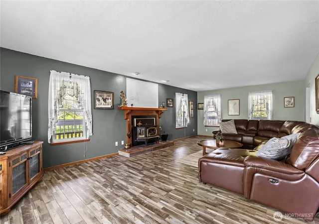 Photo 3 of Single family home for sale at 103 W Little Is Rd, Cathlamet, WA 98612 | MLS# NWM2514623 | Listing updated on 2026-09-20