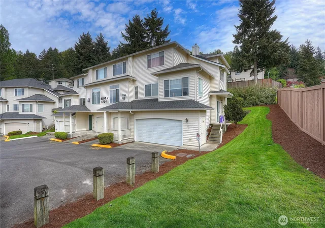 Photo 2 of Townhouse for sale at 4724 Ml Pond Dr Se #702, Auburn, WA 98092 | MLS# NWM2514632 | Listing updated on 2026-09-21