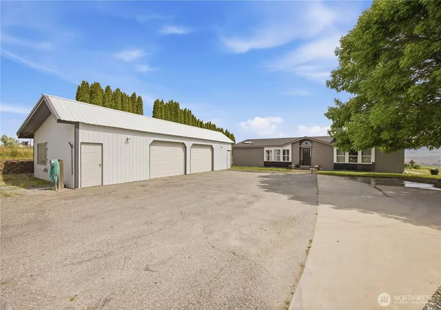 Photo 2 of Manufactured home for sale at 66 Lakeview Way, Brewster, WA 98812 | MLS# NWM2514686 | Listing updated on 2026-09-21