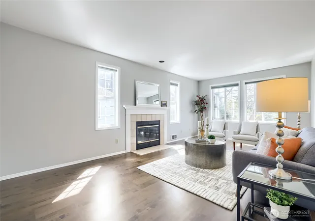 Photo 3 of Townhouse for sale at 806 NW 52nd Street, Seattle, WA 98107 | MLS# NWM2514769 | Listing updated on 2026-09-25
