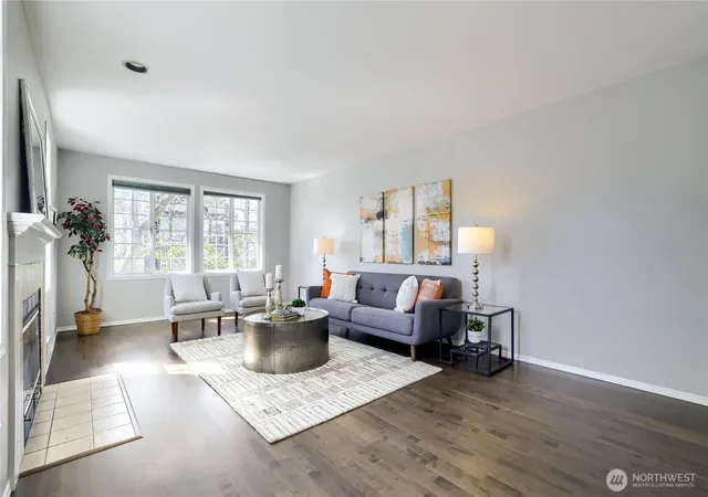 Photo 4 of Townhouse for sale at 806 NW 52nd Street, Seattle, WA 98107 | MLS# NWM2514769 | Listing updated on 2026-09-25