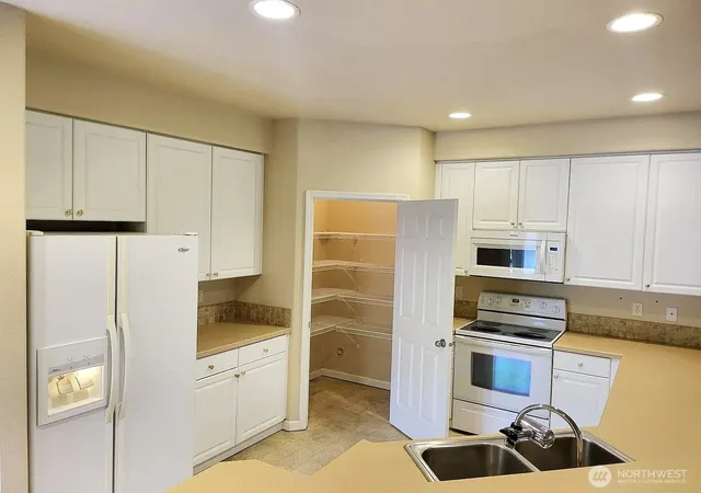 Photo 3 of Sale Pending at 3301 Park Ln #A, Mount Vernon, WA 98274 | MLS# NWM2514853 | Listing updated on 2026-09-24
