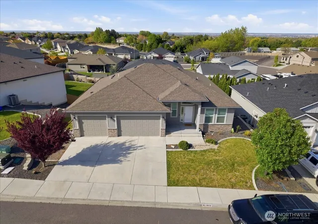 Photo 2 of Single family home for sale at 2652 W 44th Place, Kennewick, WA 99337 | MLS# NWM2514861 | Listing updated on 2026-09-21