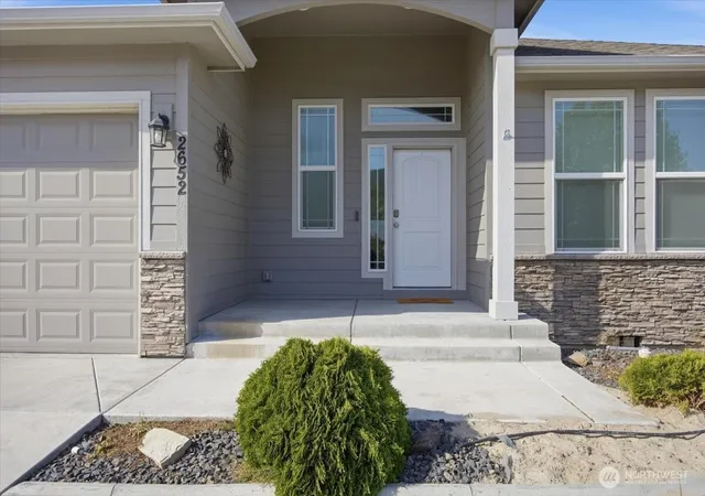 Photo 3 of Single family home for sale at 2652 W 44th Place, Kennewick, WA 99337 | MLS# NWM2514861 | Listing updated on 2026-09-21